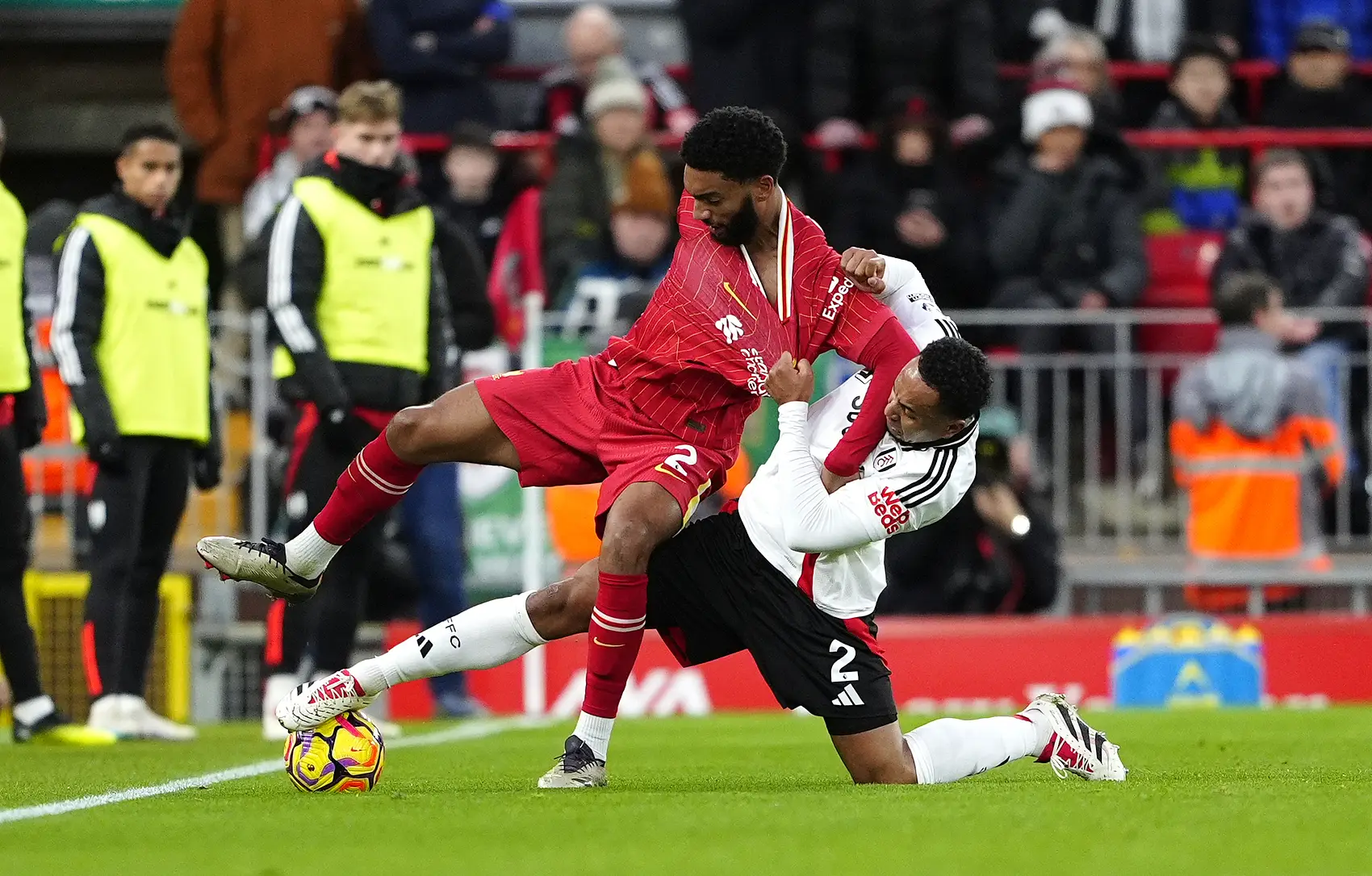 竞争激烈!两支球队在比赛中打平 竞争激烈!两支球队在比赛中打平