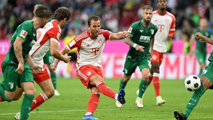 包含奥格斯堡队在比赛中表现出色，大获胜利的词条