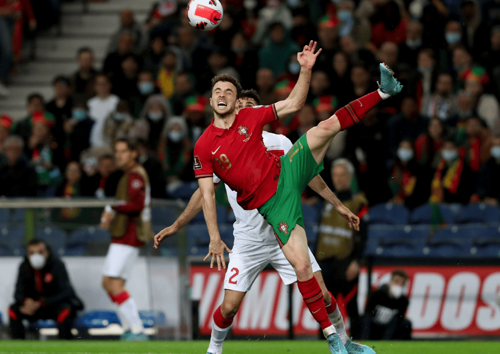 包含奥格斯堡队在比赛中表现出色，大获胜利的词条