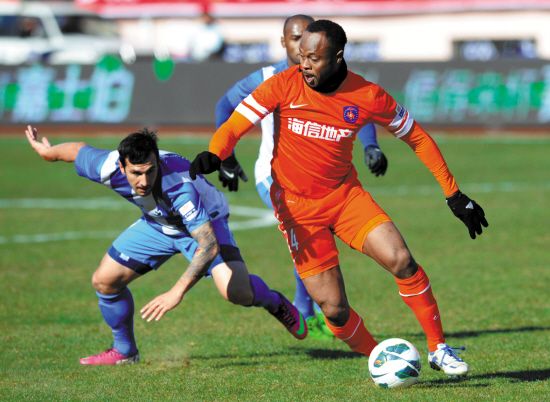 包含大连客场逼平富力，终结三连败的词条