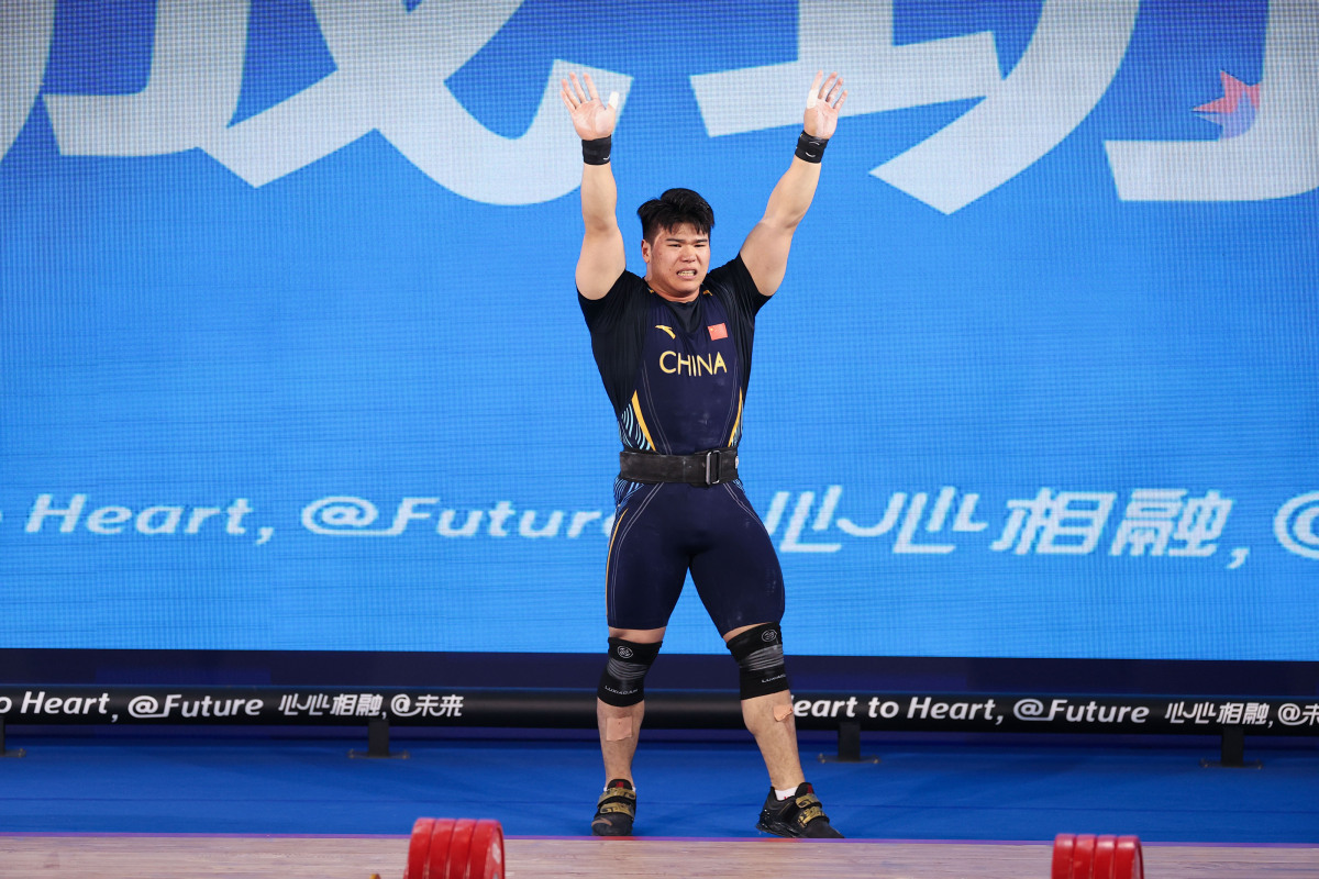 泰国举重选手在比赛中表现出色