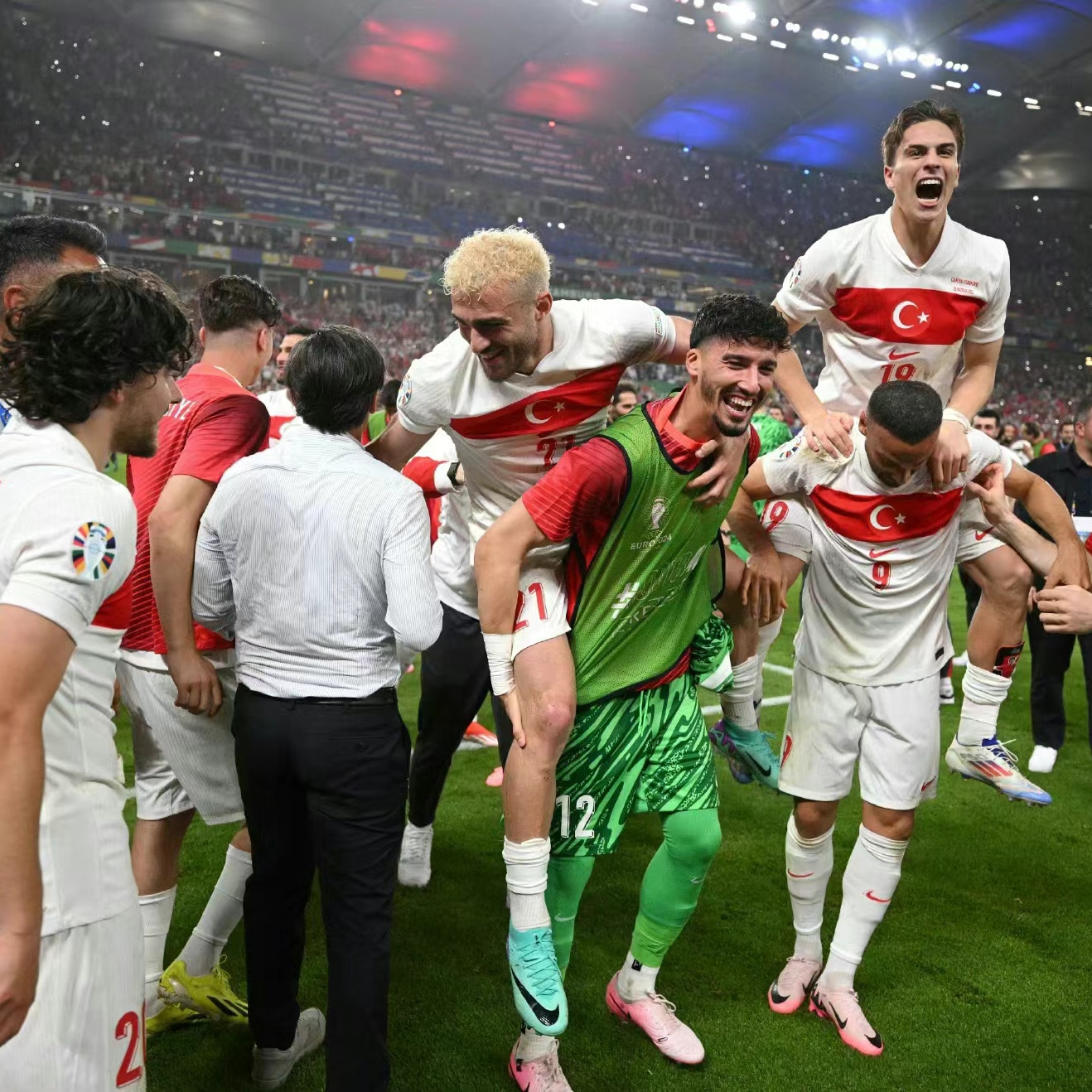 包含火爆赛场！欧预赛球队连战连捷创佳绩的词条