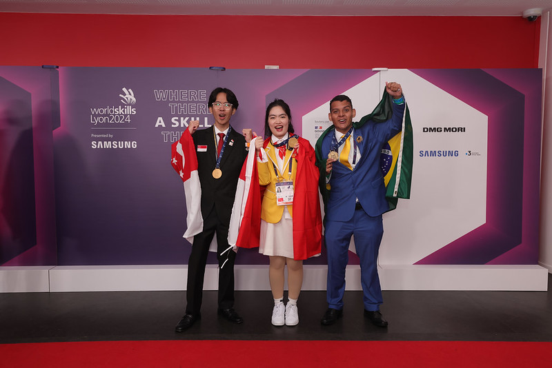 泳坛新星苏雯娟表现抢眼，继续追赶领先选手