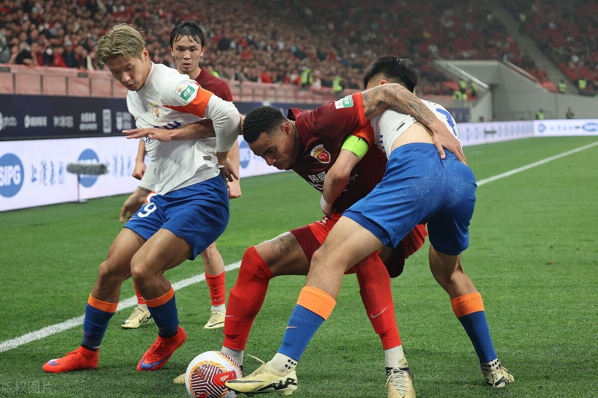 强强对决，擂台上的激烈较量的简单介绍