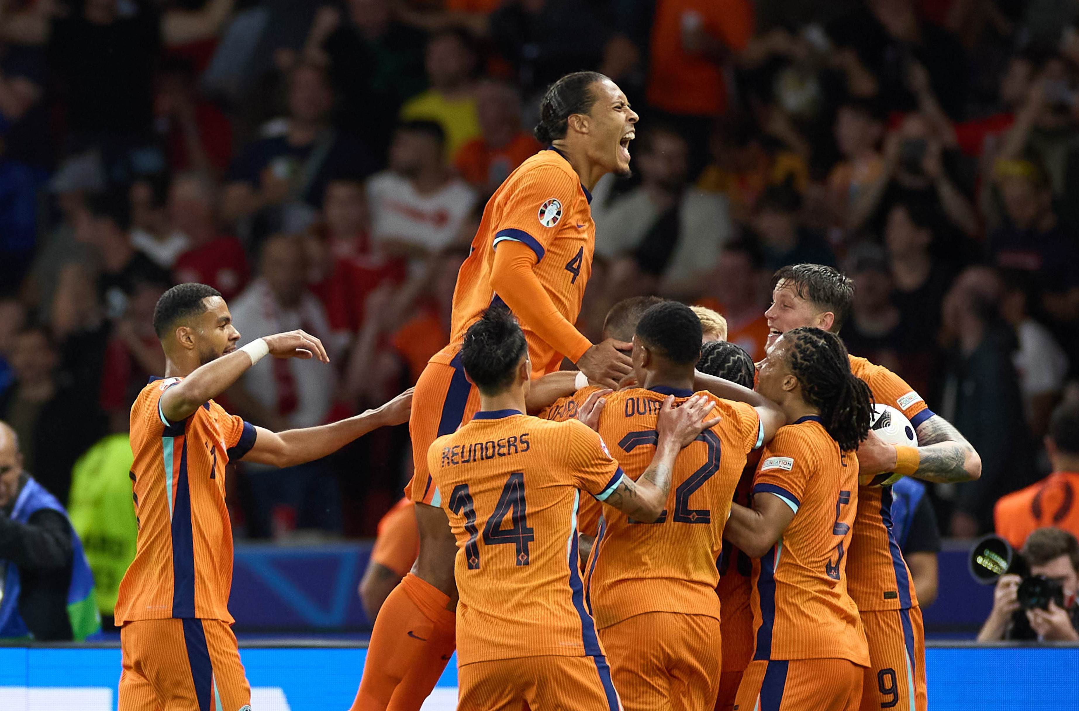 荷兰队在比赛中击败对手,轻松晋级 荷兰队在比赛中击败对手,轻松晋级