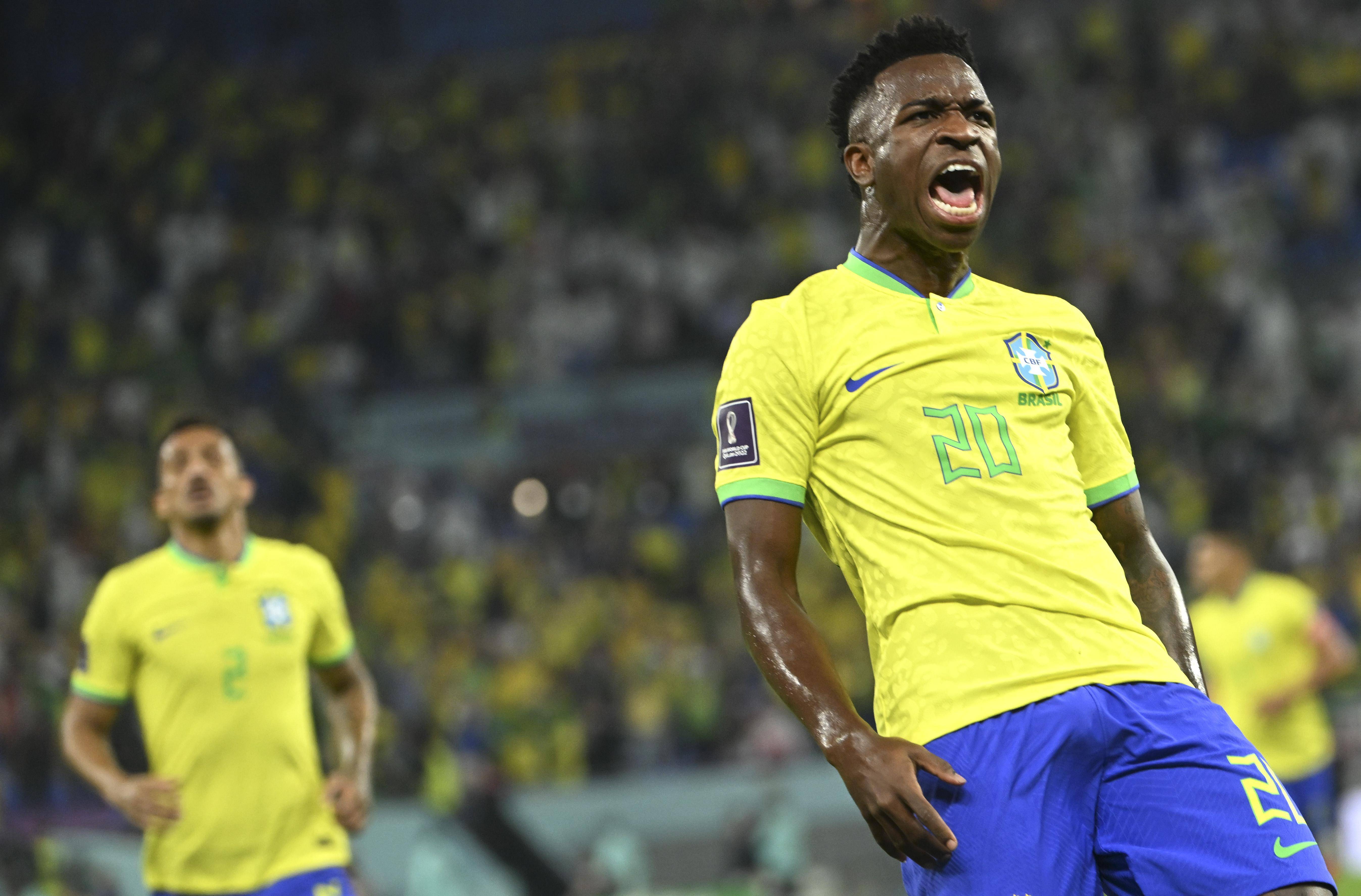 韩国羽毛球队轻取日本羽毛球队，陶菲克三分雨点燃全场的简单介绍