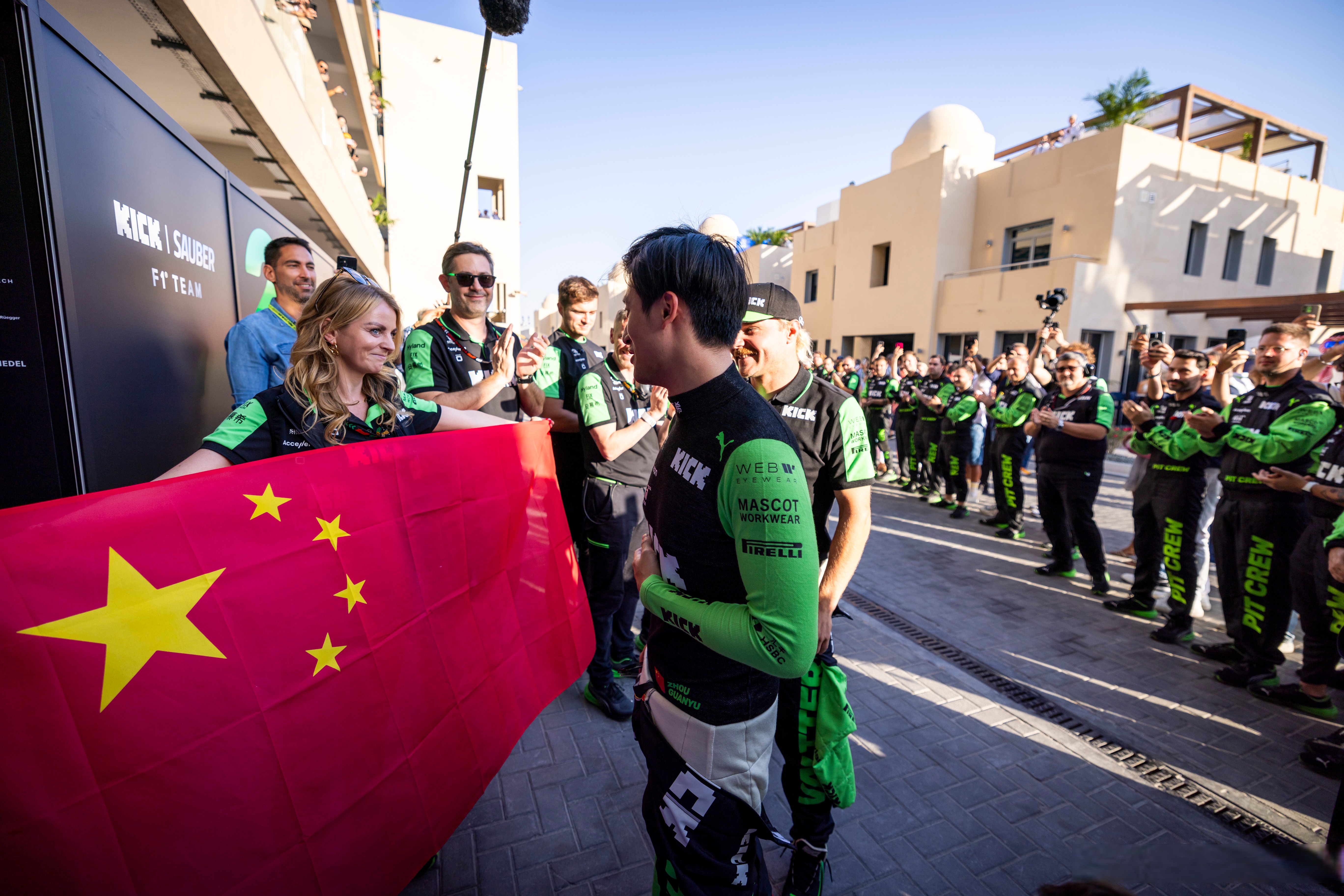 雷诺车队完胜索伯车队，周冠宇状态火热的简单介绍