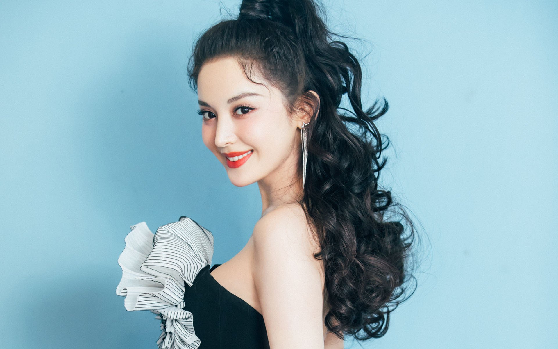 冰岛对阵瑞典，戈麦斯如何以节奏大师之姿带动全队