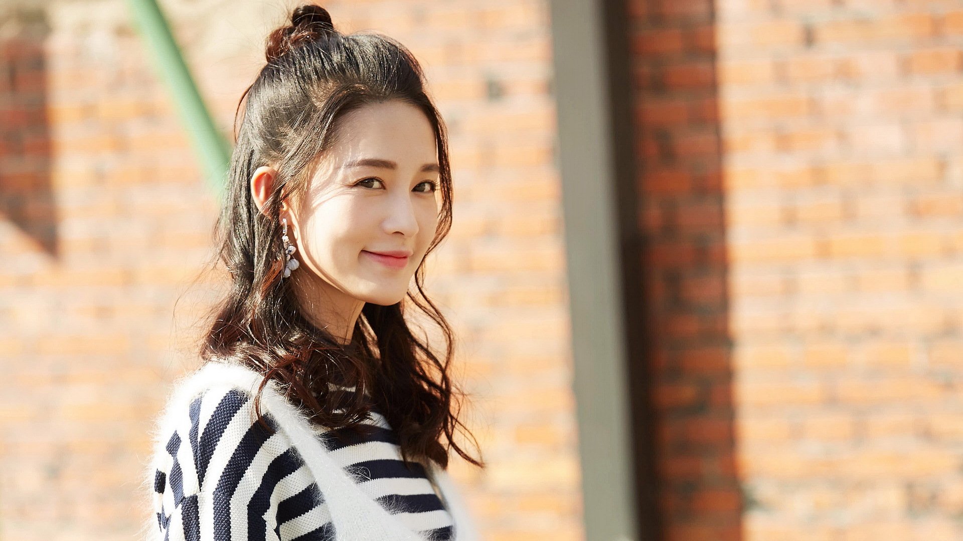 当鹈鹕终结掘金神话，浓眉却在西甲德比接管比赛—体育宇宙的平行叙事