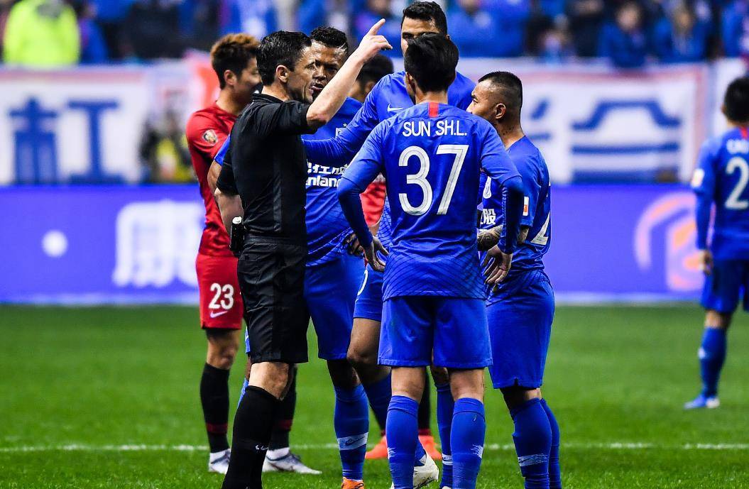 关于申花球员因伤退赛，球队惨遭逆转遭遇连败的信息