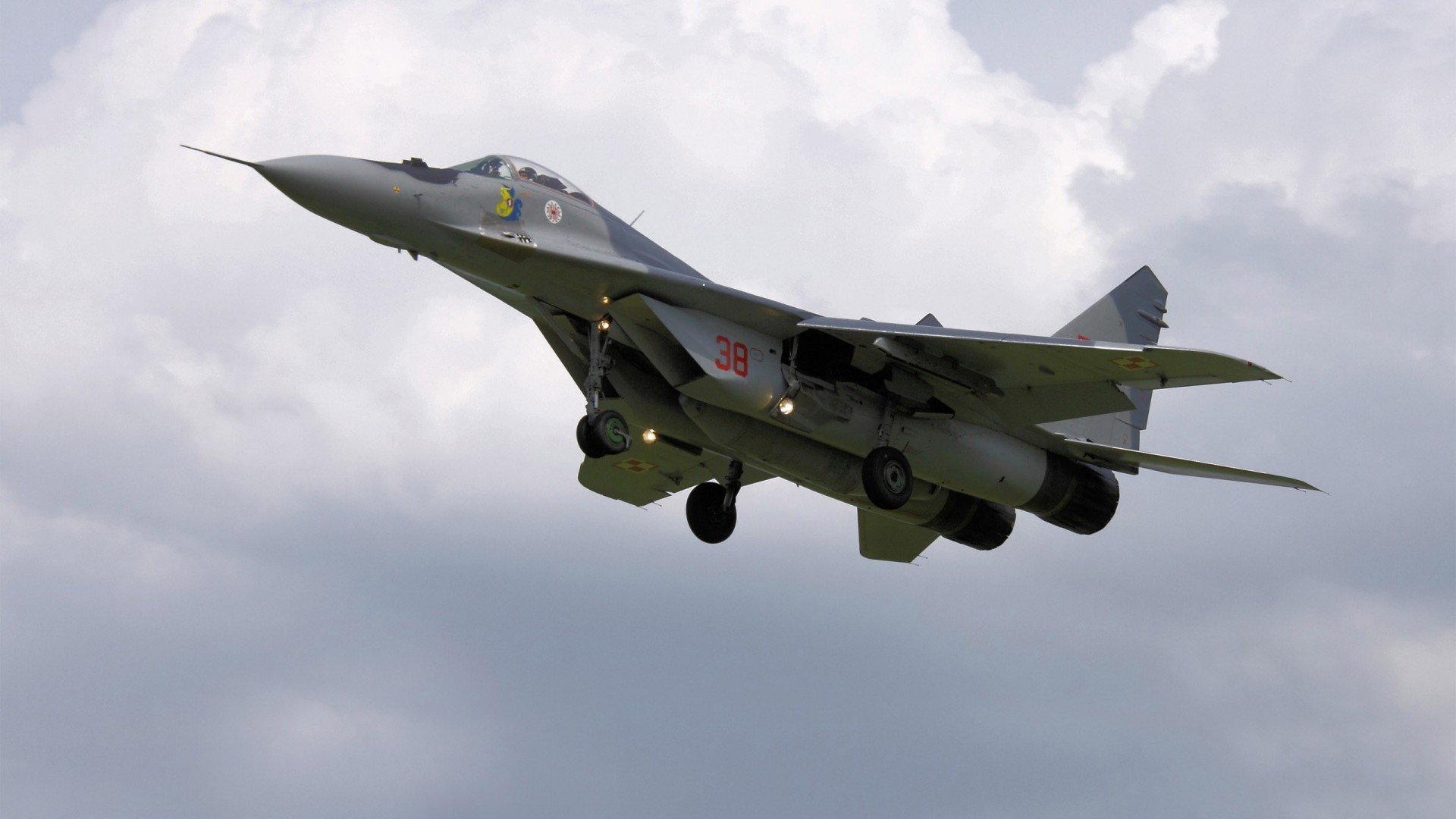 新疆队稳稳拿下黄蜂,锡安在F1新赛季揭幕战接管比赛