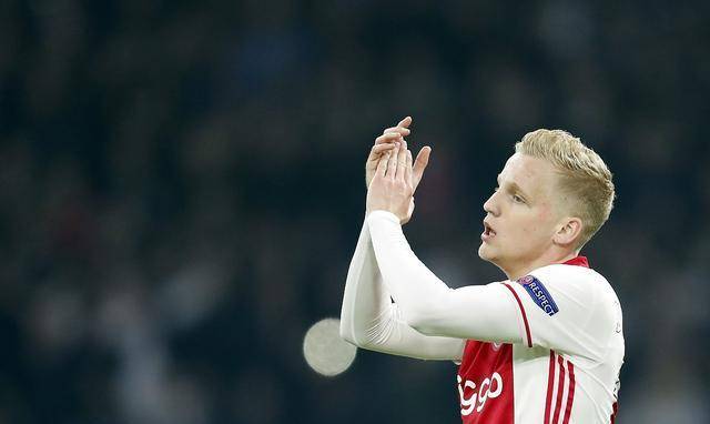 阿贾克斯表现出色，提前晋级下一轮的简单介绍