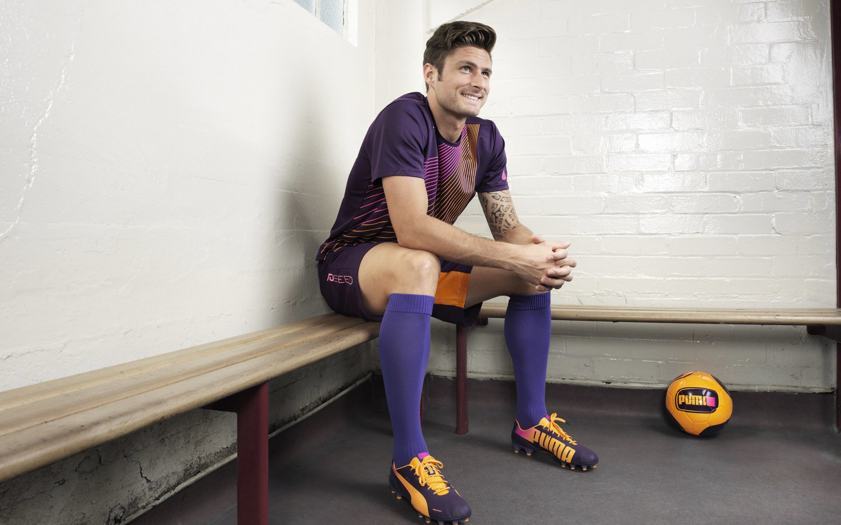 意甲焦点战之夜，斯通斯高光表现，定义现代中卫新标杆