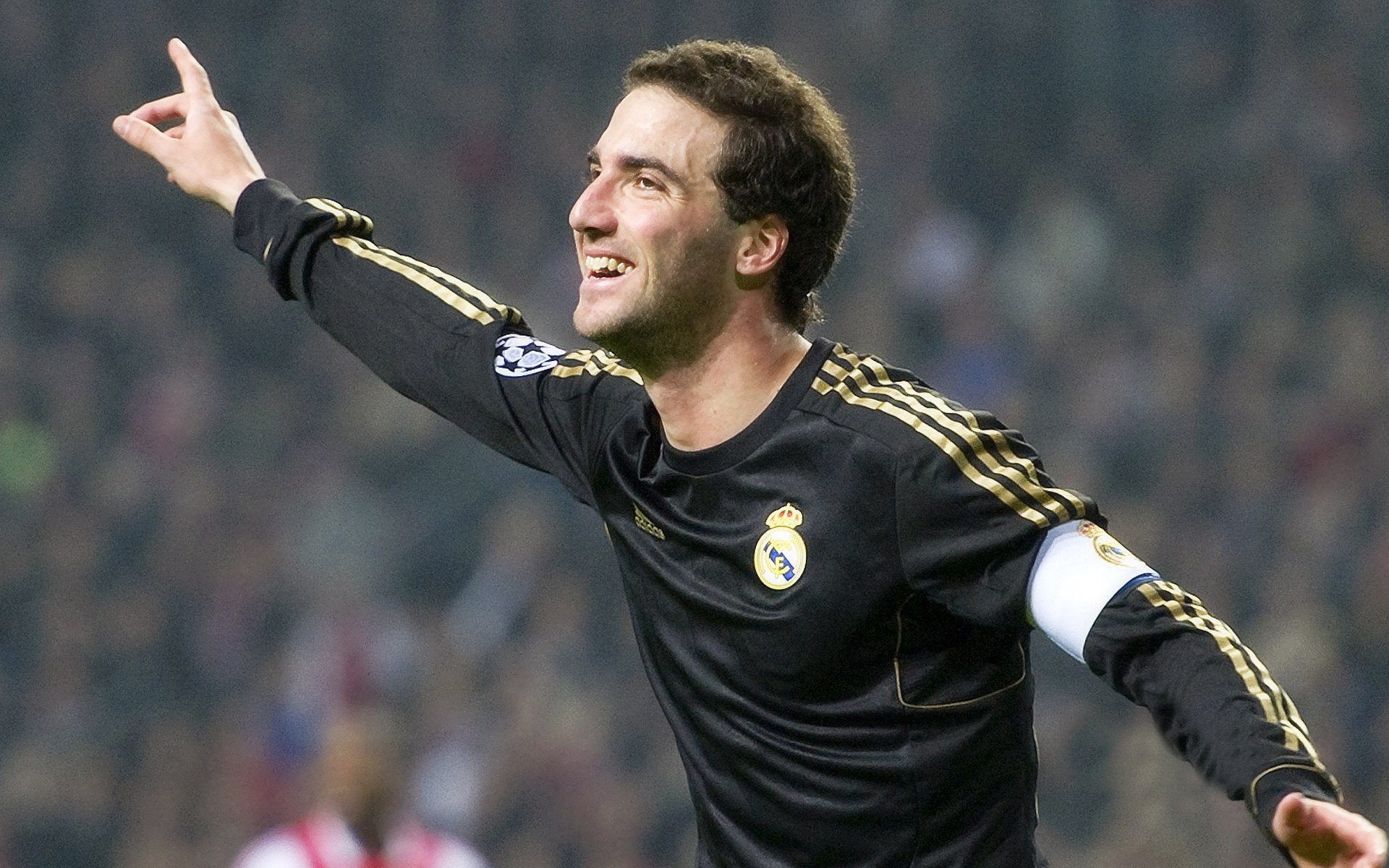 开云体育中国官网-青春风暴的十字路口，德里赫特爆发引领莱比锡巅峰对决，曼联的失落与启示