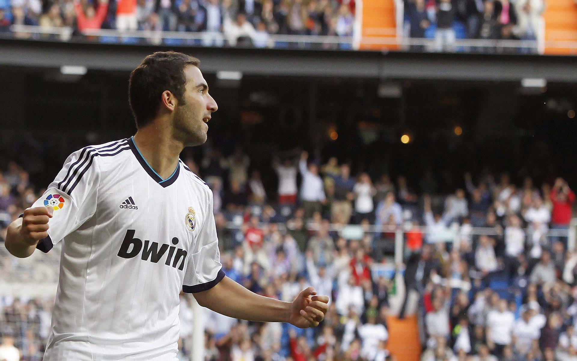 萨内扛起全队，巴西碾压波兰，唯一性之战中的领袖与团队交响曲