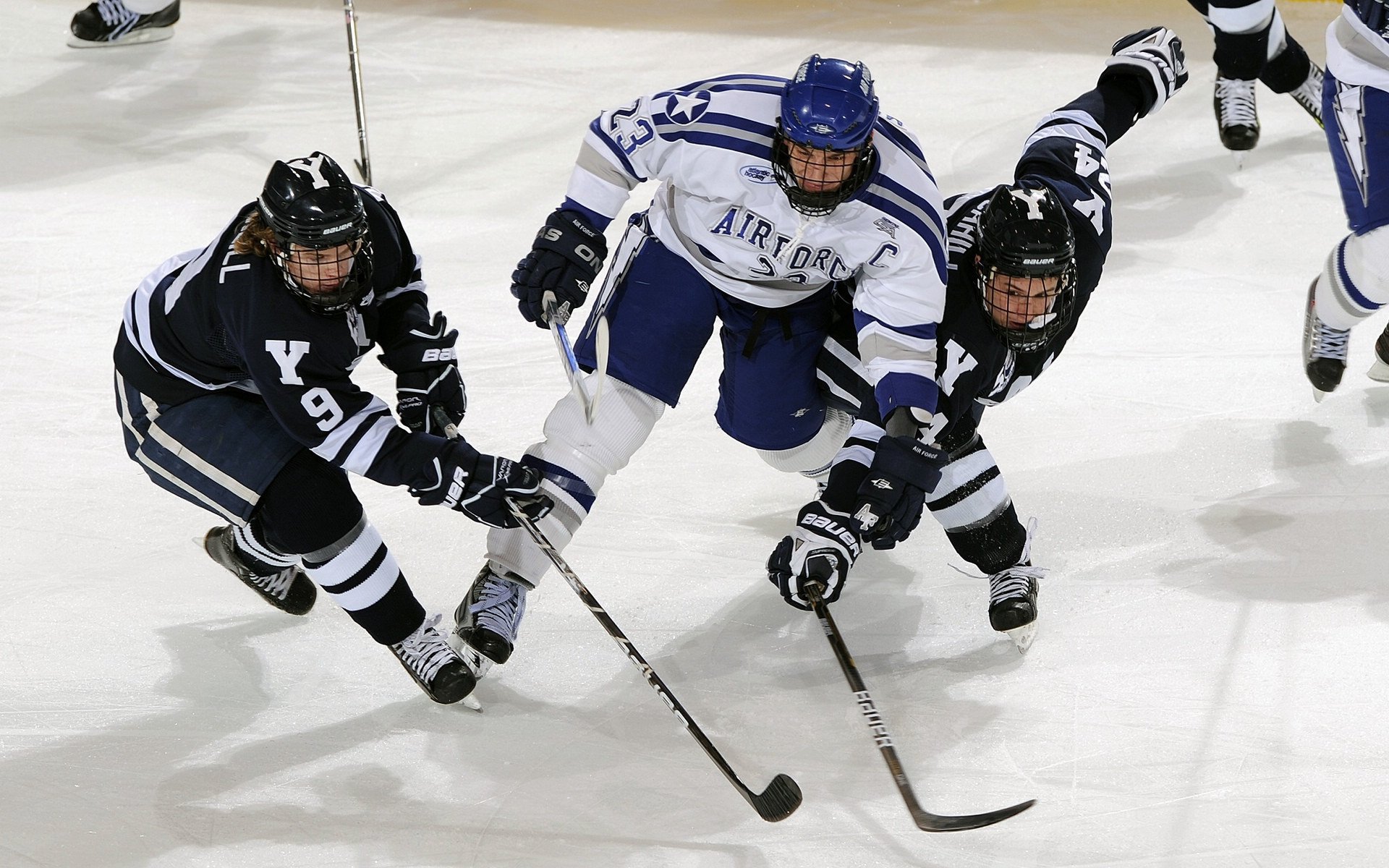 乌克兰轻取荷兰，莱万惊艳四座，东欧足球新篇章